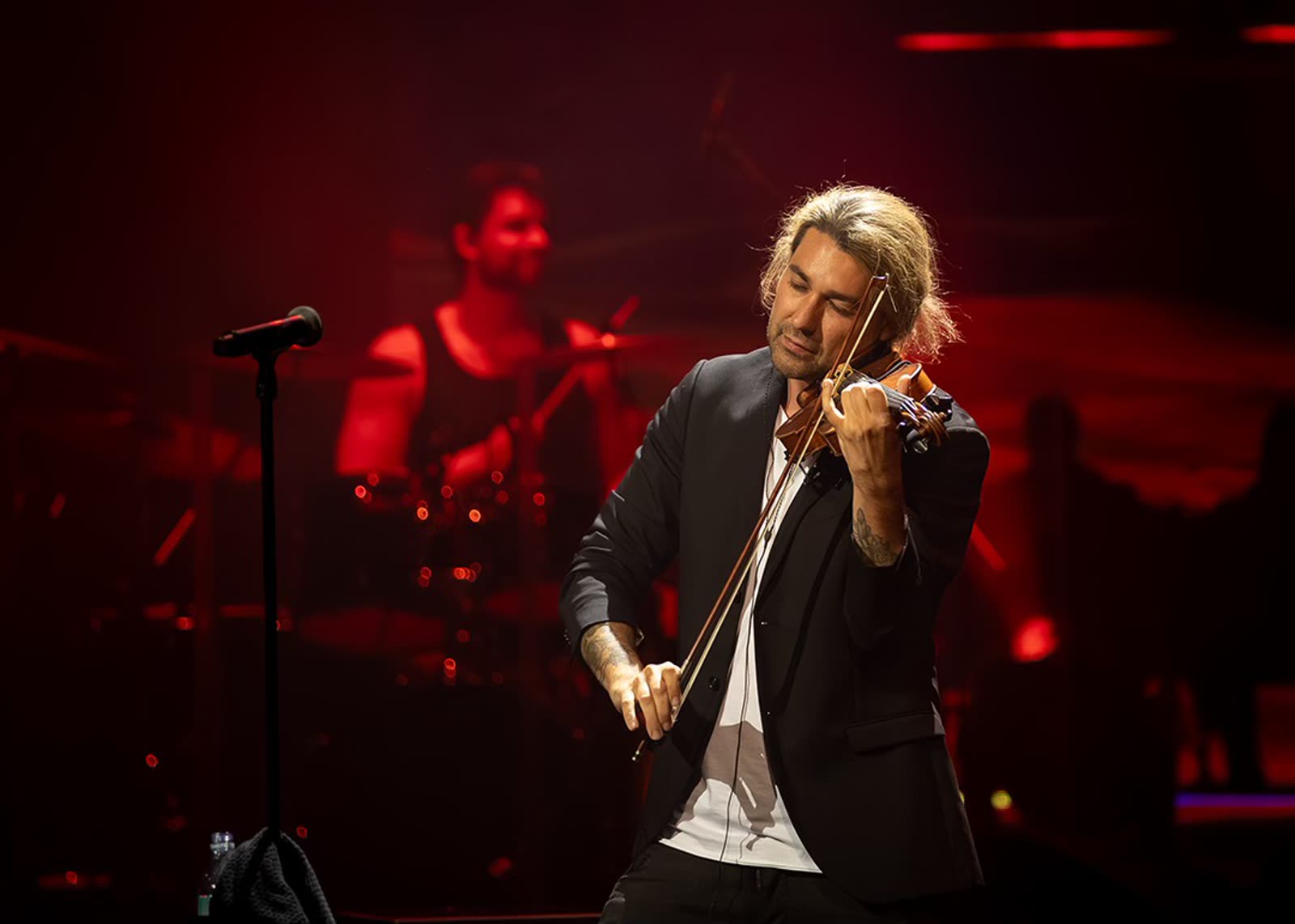 David Garrett on stage &mdash; first concert, Mein Schiff 1, 29 April 2026 &middot; photographed by Wiola Janoschek