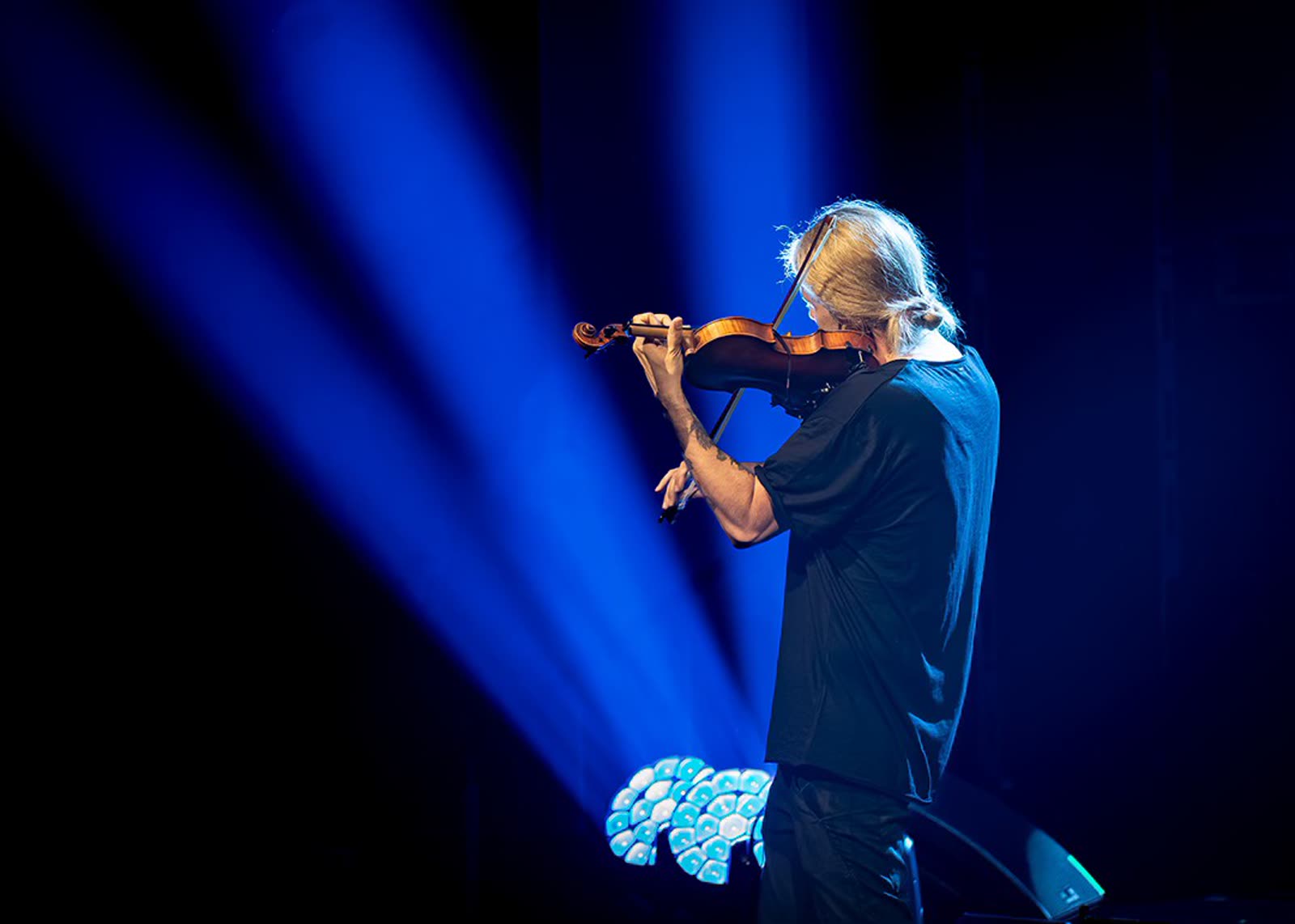 David Garrett on stage &mdash; first concert, Mein Schiff 1, 29 April 2026 &middot; photographed by Wiola Janoschek
