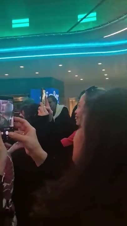 Audience filming with phones &mdash; first concert moment, Mein Schiff 1, 29 April 2026