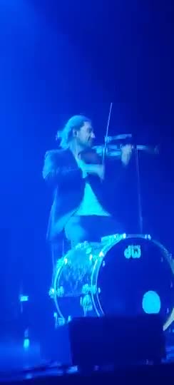 David Garrett on stage with the band &mdash; first concert, Mein Schiff 1, 29 April 2026