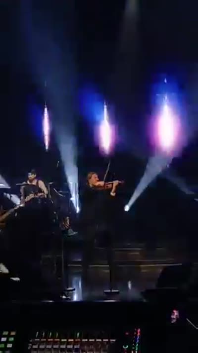 Second concert &mdash; live coverage by Patrizia Antonelli, Mein Schiff 1, 30 April 2026