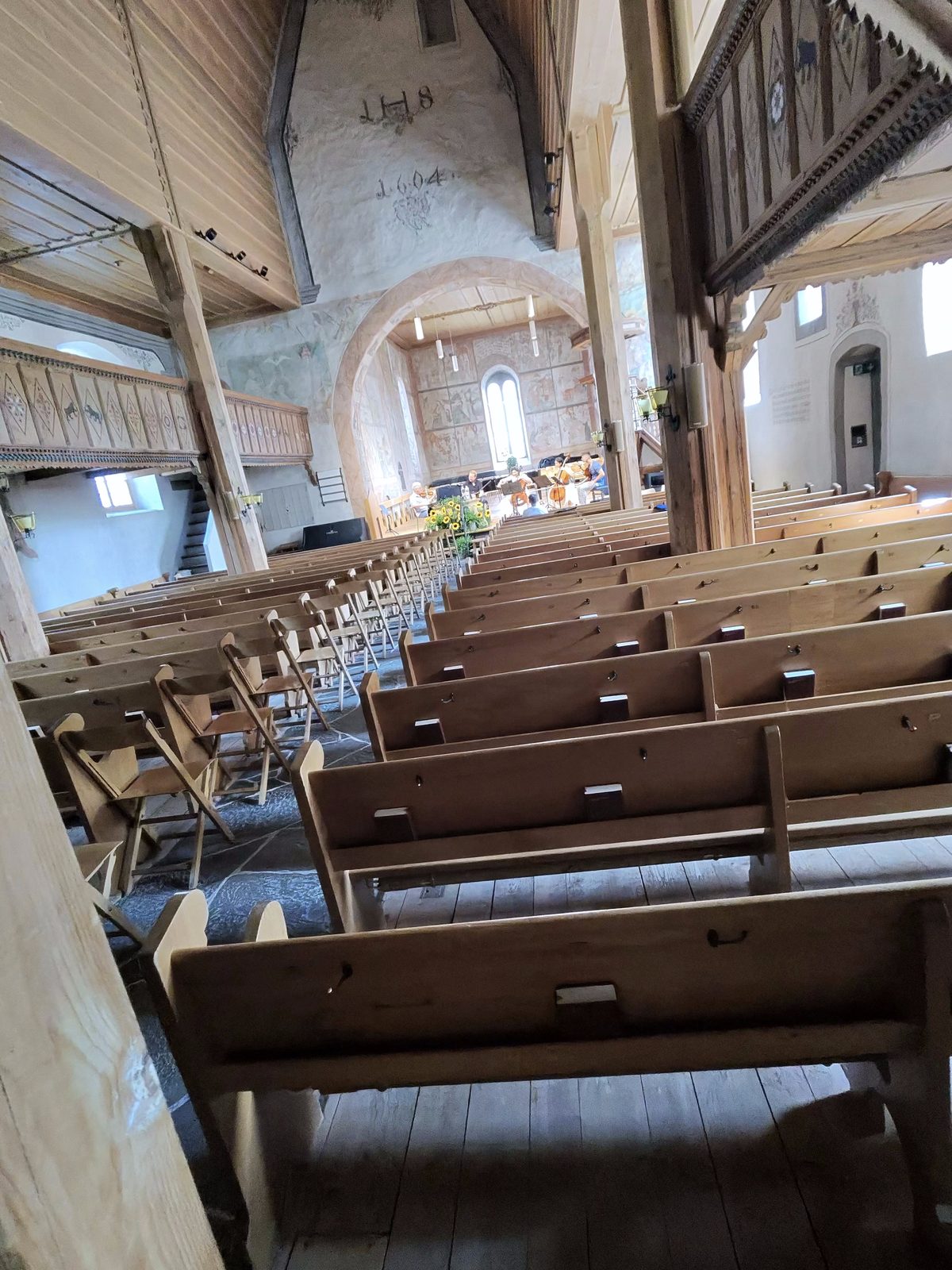 The nave of Kirche Saanen seen from the upper gallery