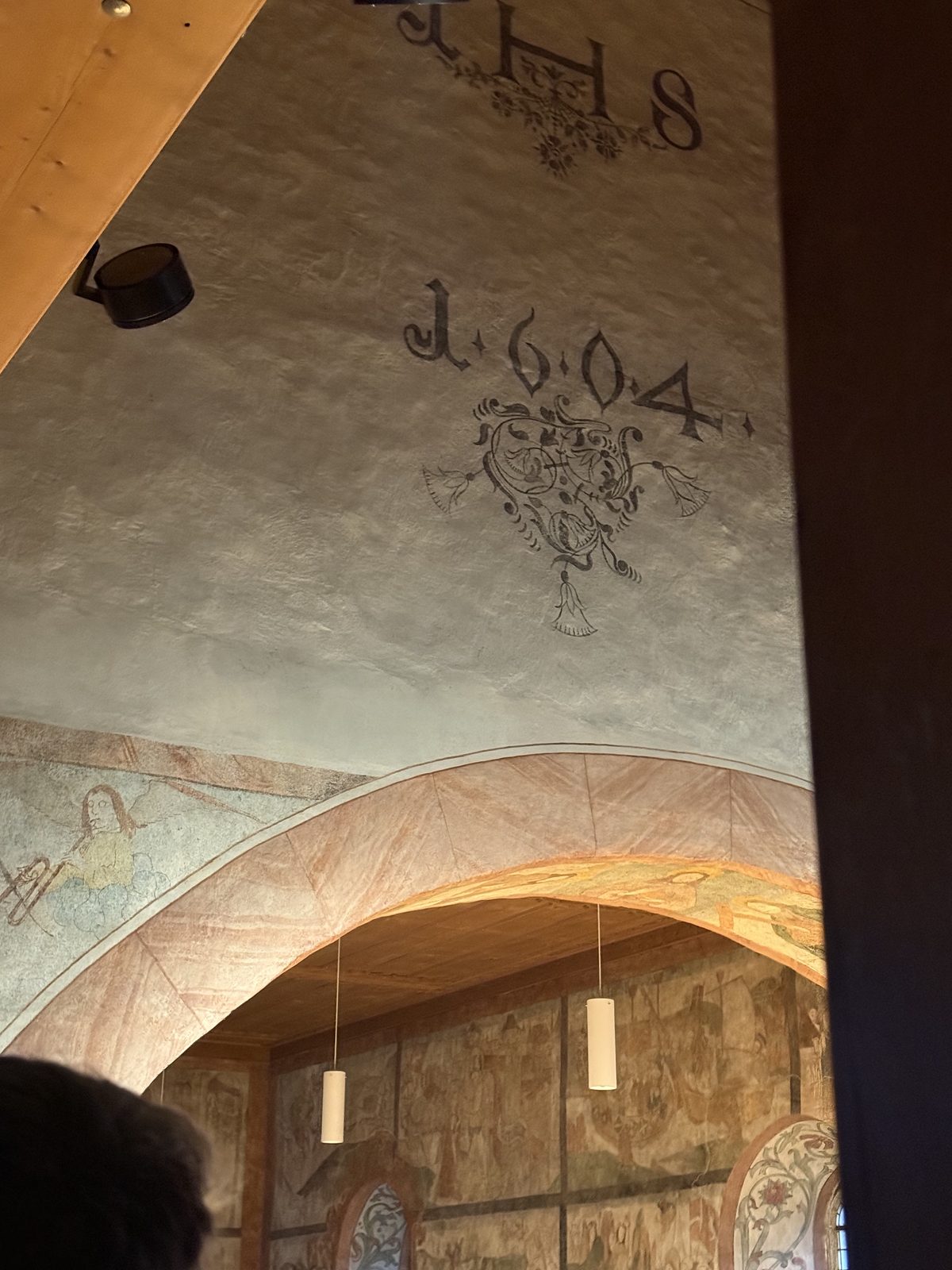 The date 1604 drawn on the chancel arch at Kirche Saanen