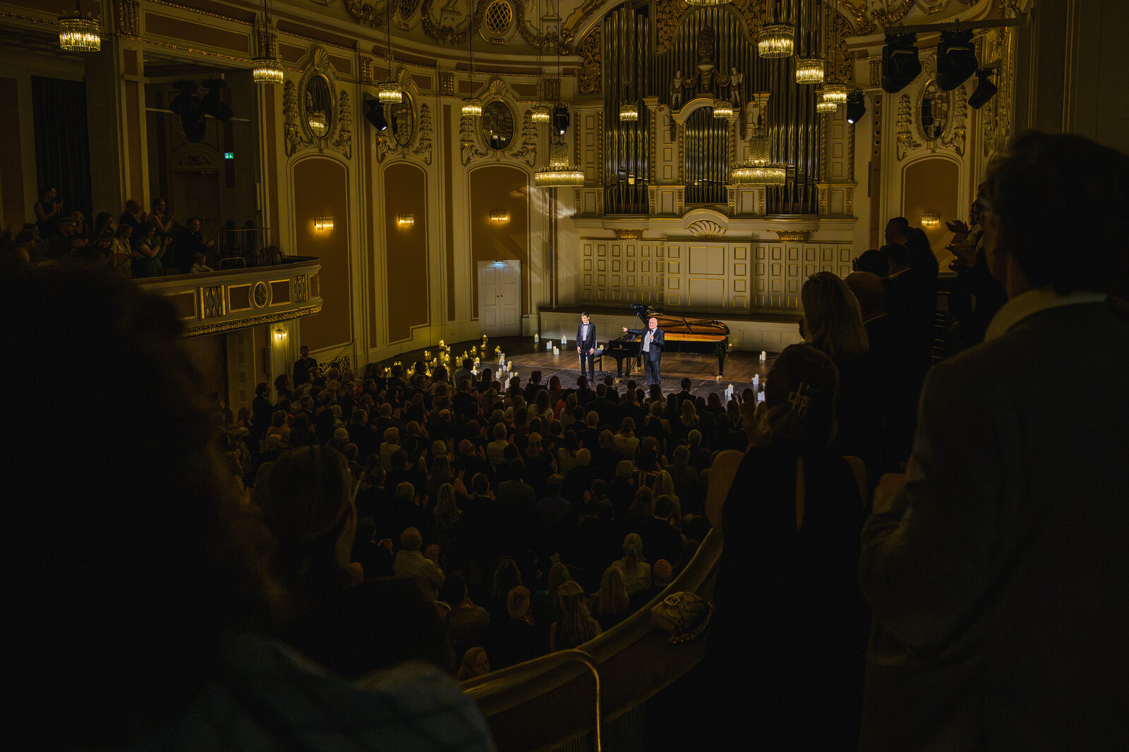 The Großer Saal on its feet for Antonio Pavan.